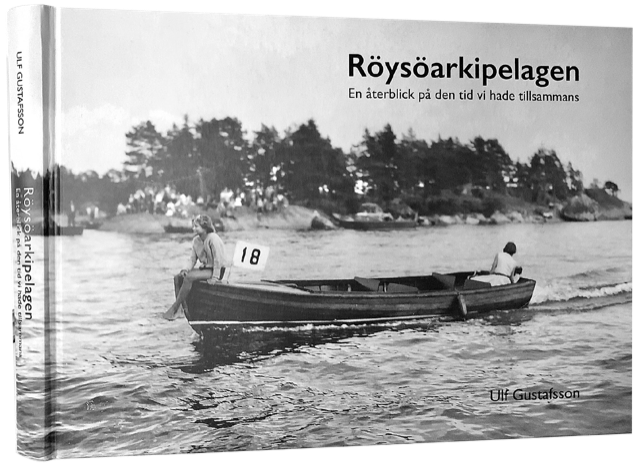 Bild av permbilden - En träbåt med kvinna i fören